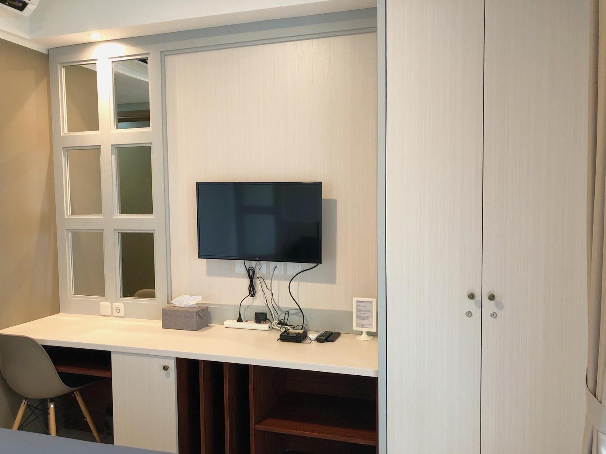 Gold Coast Pik Sea View Apartments By Longesuites Jakarta Room photo